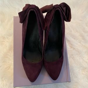 Vera Wang plum suede pumps
